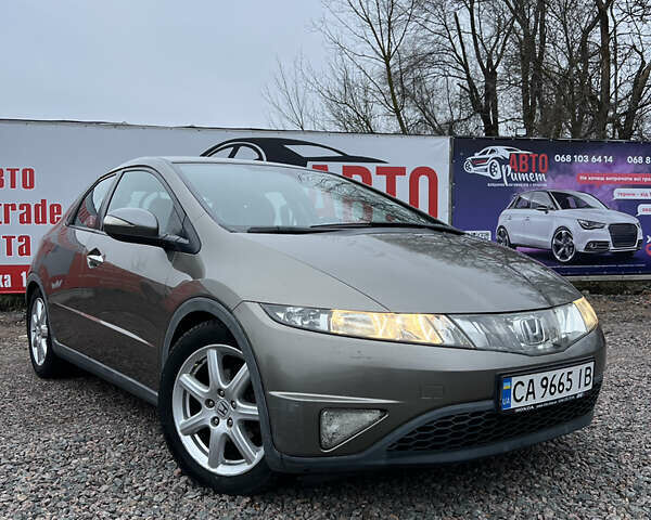 Серый Хонда Цивик, объемом двигателя 1.8 л и пробегом 195 тыс. км за 5800 $, фото 2 на Automoto.ua