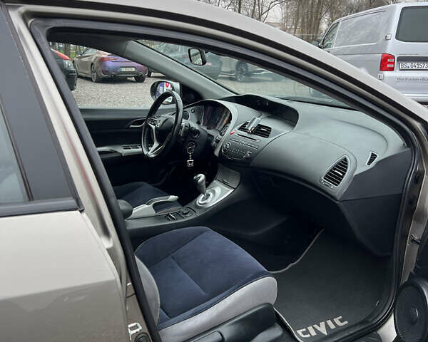 Серый Хонда Цивик, объемом двигателя 1.8 л и пробегом 195 тыс. км за 5800 $, фото 15 на Automoto.ua