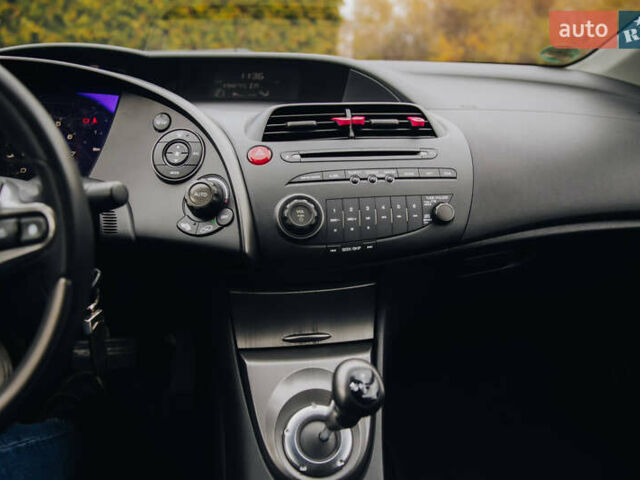 Серый Хонда Цивик, объемом двигателя 1.4 л и пробегом 159 тыс. км за 8300 $, фото 27 на Automoto.ua