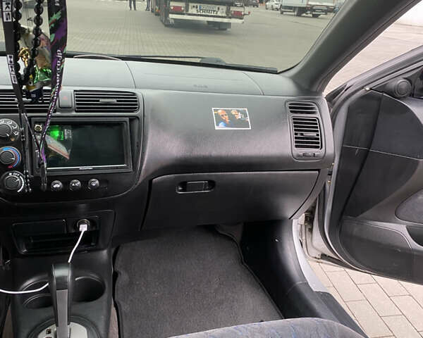 Серый Хонда Цивик, объемом двигателя 1.67 л и пробегом 324 тыс. км за 4500 $, фото 9 на Automoto.ua