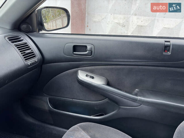 Хонда Цивик 2002 в Черновцах на Automoto.ua Серый Хонда Цивик, объемом двигателя 1.7 л и пробегом 180 тыс. км за 3850 $, фото 15 на Automoto.ua