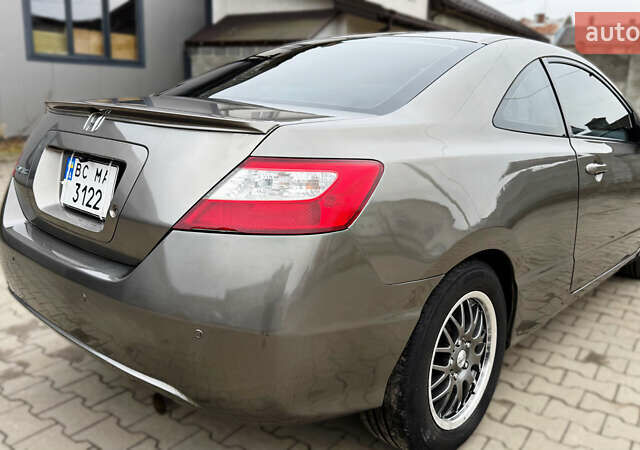 Серый Хонда Цивик, объемом двигателя 1.8 л и пробегом 143 тыс. км за 6999 $, фото 4 на Automoto.ua