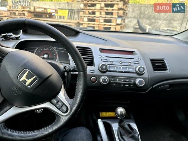 Сірий Хонда Сівік, об'ємом двигуна 2 л та пробігом 270 тис. км за 7000 $, фото 1 на Automoto.ua