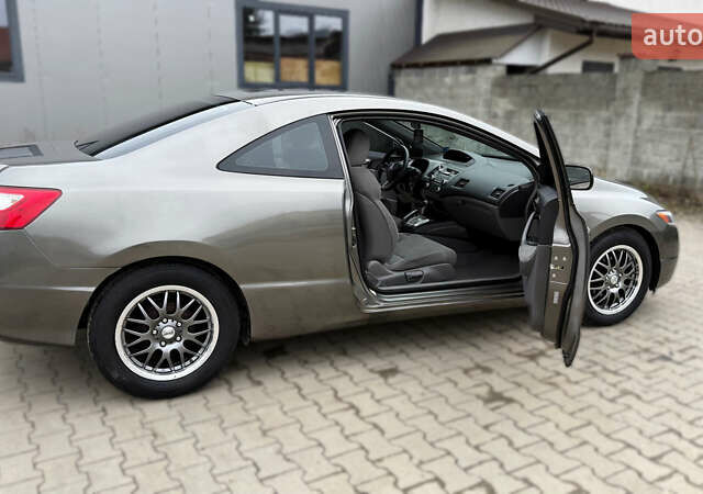 Серый Хонда Цивик, объемом двигателя 1.8 л и пробегом 143 тыс. км за 6999 $, фото 6 на Automoto.ua