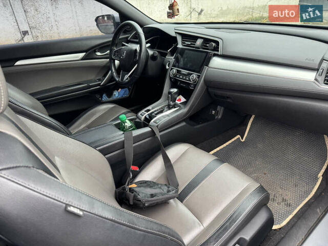 Серый Хонда Цивик, объемом двигателя 1.5 л и пробегом 212 тыс. км за 9999 $, фото 3 на Automoto.ua