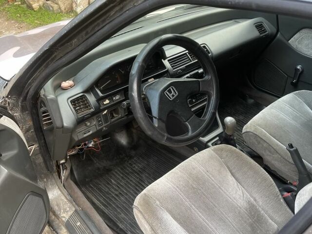 Серый Хонда Цивик, объемом двигателя 1.6 л и пробегом 333 тыс. км за 1000 $, фото 5 на Automoto.ua