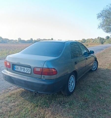 Серый Хонда Цивик, объемом двигателя 1.6 л и пробегом 470 тыс. км за 1900 $, фото 2 на Automoto.ua