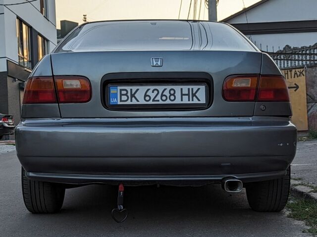 Серый Хонда Цивик, объемом двигателя 1.5 л и пробегом 345 тыс. км за 2000 $, фото 4 на Automoto.ua