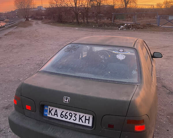 Серый Хонда Цивик, объемом двигателя 1.5 л и пробегом 380 тыс. км за 1700 $, фото 4 на Automoto.ua