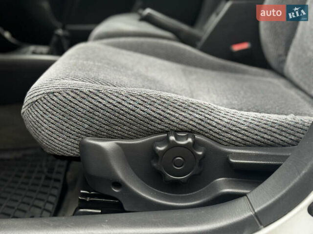 Сірий Хонда Сівік, об'ємом двигуна 1.6 л та пробігом 236 тис. км за 3333 $, фото 20 на Automoto.ua