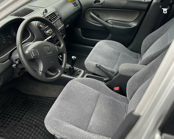 Серый Хонда Цивик, объемом двигателя 1.6 л и пробегом 237 тыс. км за 3400 $, фото 11 на Automoto.ua