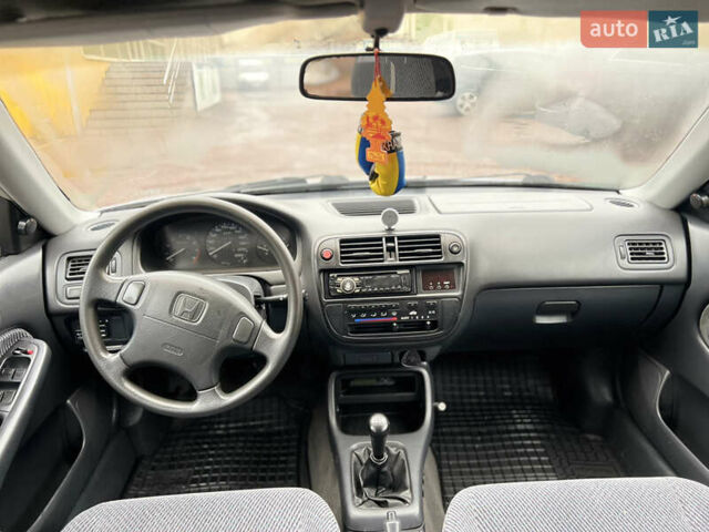 Серый Хонда Цивик, объемом двигателя 1.6 л и пробегом 237 тыс. км за 3400 $, фото 14 на Automoto.ua