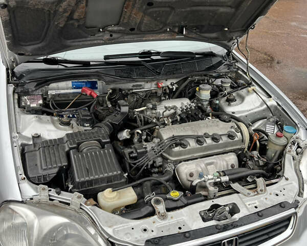 Серый Хонда Цивик, объемом двигателя 1.6 л и пробегом 237 тыс. км за 3400 $, фото 7 на Automoto.ua