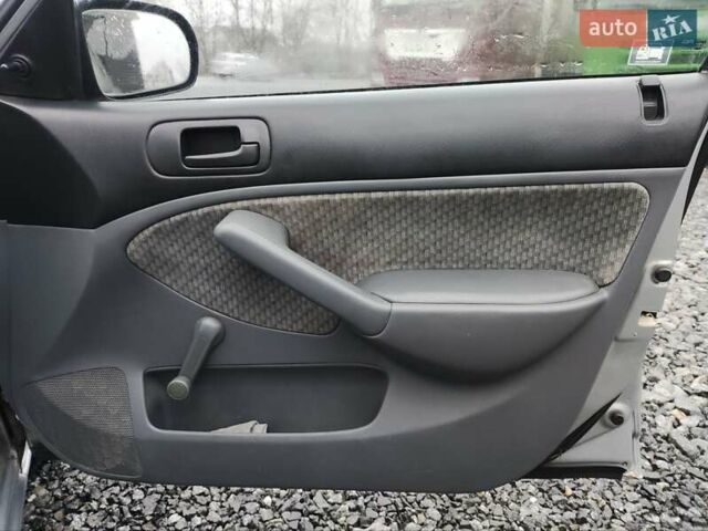 Серый Хонда Цивик, объемом двигателя 1.7 л и пробегом 156 тыс. км за 3999 $, фото 17 на Automoto.ua