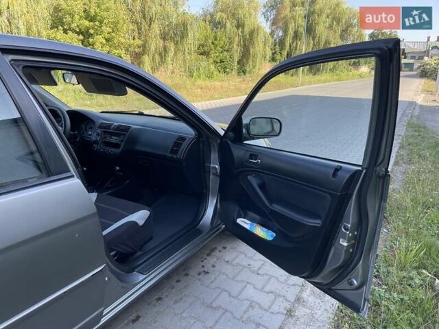 Серый Хонда Цивик, объемом двигателя 1.59 л и пробегом 207 тыс. км за 4750 $, фото 6 на Automoto.ua