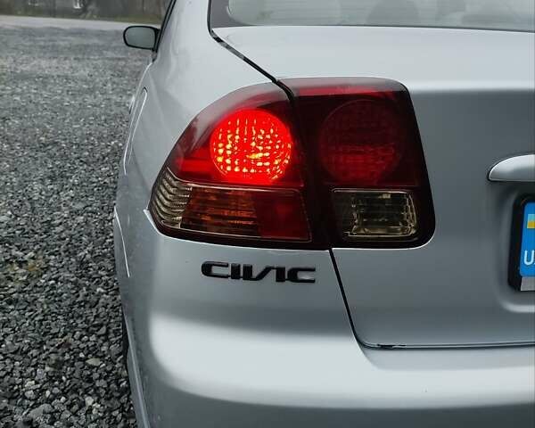 Серый Хонда Цивик, объемом двигателя 1.7 л и пробегом 156 тыс. км за 3999 $, фото 7 на Automoto.ua