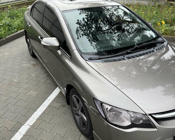 Серый Хонда Цивик, объемом двигателя 1.8 л и пробегом 259 тыс. км за 6600 $, фото 5 на Automoto.ua