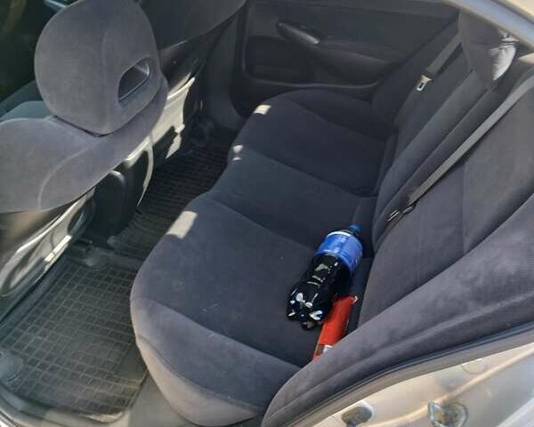 Серый Хонда Цивик, объемом двигателя 1.8 л и пробегом 284 тыс. км за 5300 $, фото 8 на Automoto.ua