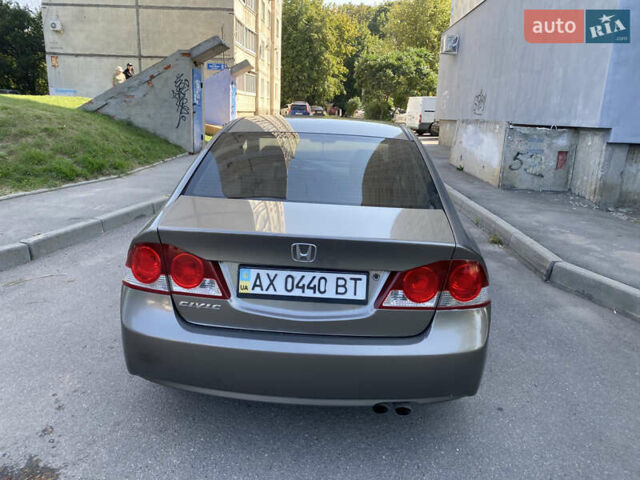 Серый Хонда Цивик, объемом двигателя 1.8 л и пробегом 240 тыс. км за 4950 $, фото 5 на Automoto.ua