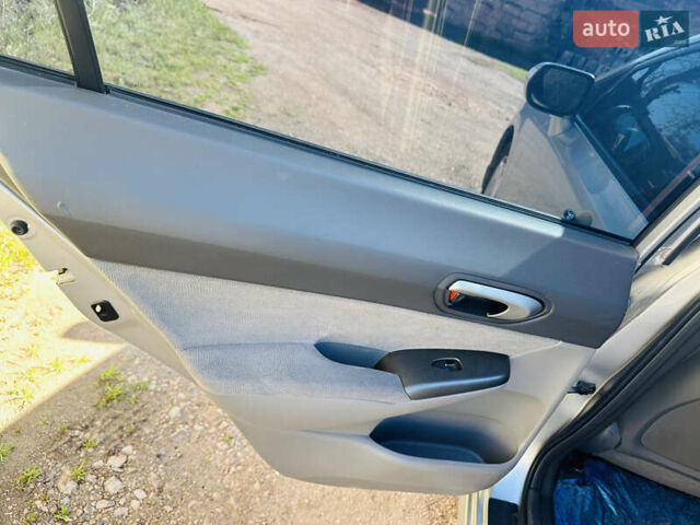 Серый Хонда Цивик, объемом двигателя 1.4 л и пробегом 215 тыс. км за 5950 $, фото 9 на Automoto.ua