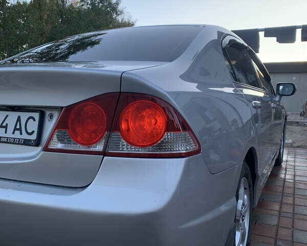 Хонда Цивик 2006 в Житомире на Automoto.ua Серый Хонда Цивик, объемом двигателя 1.8 л и пробегом 309 тыс. км за 6199 $, фото 9 на Automoto.ua