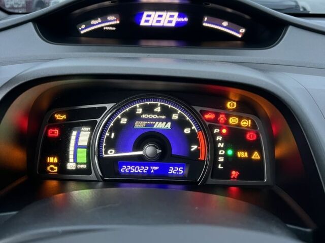 Серый Хонда Цивик, объемом двигателя 1.3 л и пробегом 225 тыс. км за 5900 $, фото 23 на Automoto.ua