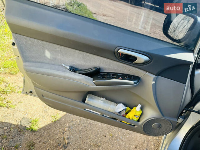 Серый Хонда Цивик, объемом двигателя 1.4 л и пробегом 215 тыс. км за 5950 $, фото 12 на Automoto.ua