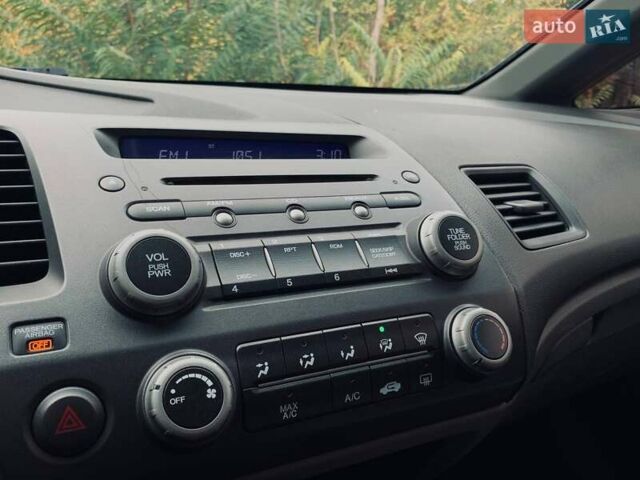 Серый Хонда Цивик, объемом двигателя 1.8 л и пробегом 213 тыс. км за 5999 $, фото 30 на Automoto.ua