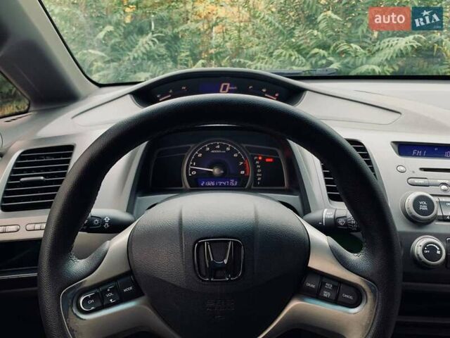 Серый Хонда Цивик, объемом двигателя 1.8 л и пробегом 213 тыс. км за 5999 $, фото 27 на Automoto.ua