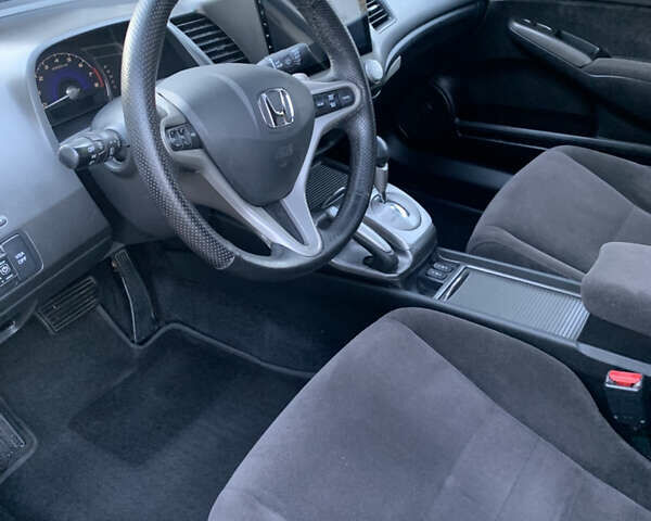 Хонда Цивик 2006 в Житомире на Automoto.ua Серый Хонда Цивик, объемом двигателя 1.8 л и пробегом 309 тыс. км за 6199 $, фото 12 на Automoto.ua