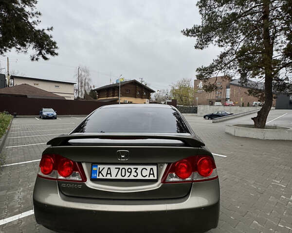 Серый Хонда Цивик, объемом двигателя 1.8 л и пробегом 259 тыс. км за 6600 $, фото 4 на Automoto.ua