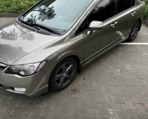 Серый Хонда Цивик, объемом двигателя 1.8 л и пробегом 259 тыс. км за 6600 $, фото 3 на Automoto.ua