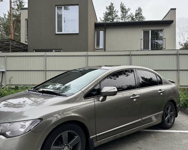 Серый Хонда Цивик, объемом двигателя 1.8 л и пробегом 259 тыс. км за 6600 $, фото 2 на Automoto.ua