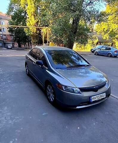 Серый Хонда Цивик, объемом двигателя 1.8 л и пробегом 180 тыс. км за 4800 $, фото 1 на Automoto.ua