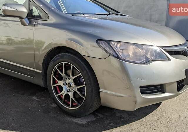 Сірий Хонда Сівік, об'ємом двигуна 1.8 л та пробігом 230 тис. км за 5400 $, фото 3 на Automoto.ua