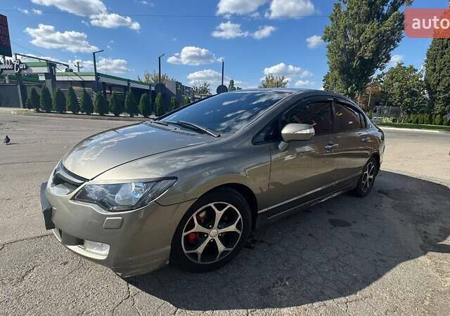 Серый Хонда Цивик, объемом двигателя 1.8 л и пробегом 227 тыс. км за 4700 $, фото 1 на Automoto.ua