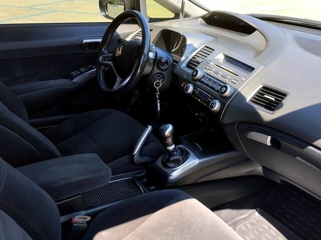 Серый Хонда Цивик, объемом двигателя 1.8 л и пробегом 210 тыс. км за 7000 $, фото 2 на Automoto.ua
