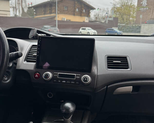 Серый Хонда Цивик, объемом двигателя 1.8 л и пробегом 259 тыс. км за 6600 $, фото 22 на Automoto.ua