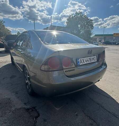 Серый Хонда Цивик, объемом двигателя 1.8 л и пробегом 227 тыс. км за 4700 $, фото 3 на Automoto.ua