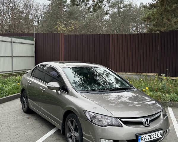 Серый Хонда Цивик, объемом двигателя 1.8 л и пробегом 259 тыс. км за 6600 $, фото 6 на Automoto.ua