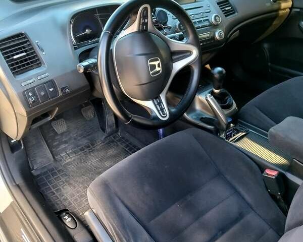 Серый Хонда Цивик, объемом двигателя 1.8 л и пробегом 284 тыс. км за 5300 $, фото 9 на Automoto.ua