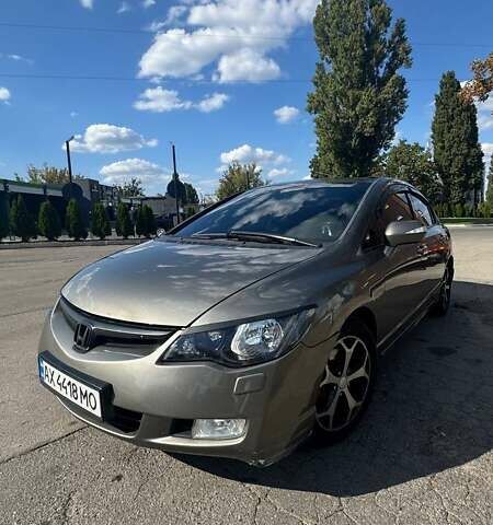 Серый Хонда Цивик, объемом двигателя 1.8 л и пробегом 227 тыс. км за 4700 $, фото 2 на Automoto.ua