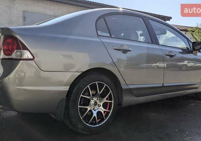 Сірий Хонда Сівік, об'ємом двигуна 1.8 л та пробігом 230 тис. км за 5400 $, фото 5 на Automoto.ua