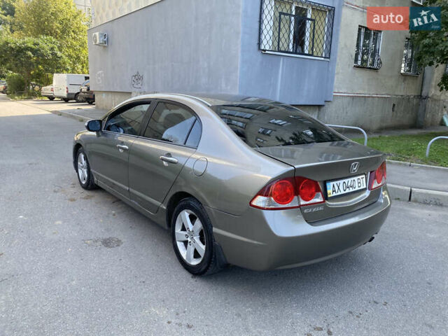 Серый Хонда Цивик, объемом двигателя 1.8 л и пробегом 240 тыс. км за 4950 $, фото 4 на Automoto.ua