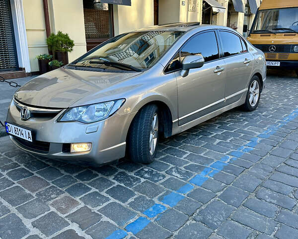 Серый Хонда Цивик, объемом двигателя 1.8 л и пробегом 300 тыс. км за 5400 $, фото 1 на Automoto.ua