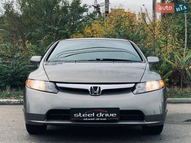 Серый Хонда Цивик, объемом двигателя 1.8 л и пробегом 213 тыс. км за 5999 $, фото 2 на Automoto.ua