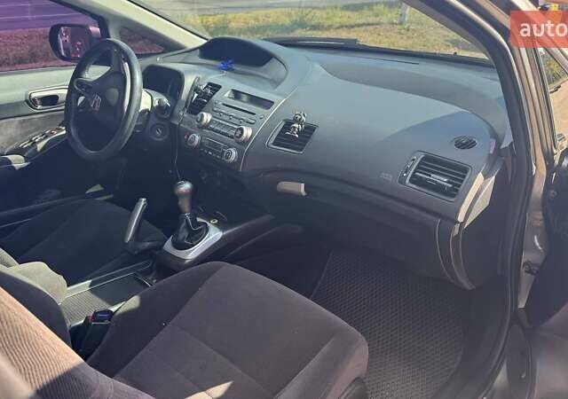 Серый Хонда Цивик, объемом двигателя 1.8 л и пробегом 227 тыс. км за 4700 $, фото 14 на Automoto.ua