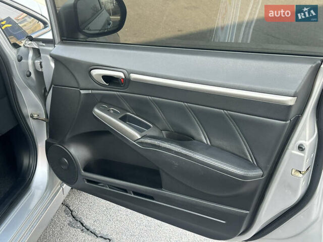 Серый Хонда Цивик, объемом двигателя 1.8 л и пробегом 225 тыс. км за 6999 $, фото 16 на Automoto.ua