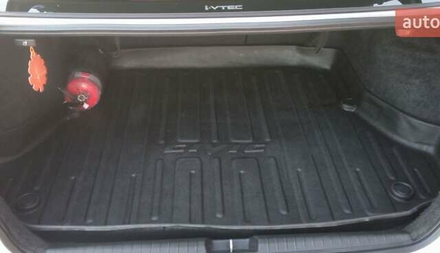 Серый Хонда Цивик, объемом двигателя 1.8 л и пробегом 216 тыс. км за 9000 $, фото 2 на Automoto.ua