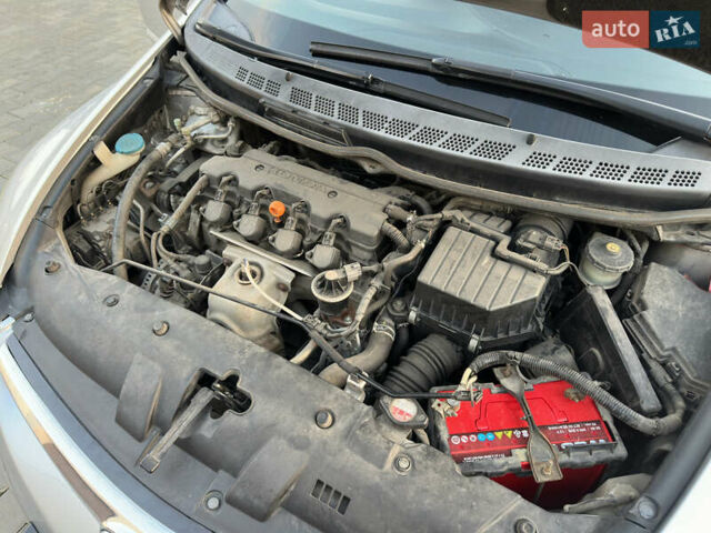 Серый Хонда Цивик, объемом двигателя 1.8 л и пробегом 176 тыс. км за 7999 $, фото 64 на Automoto.ua